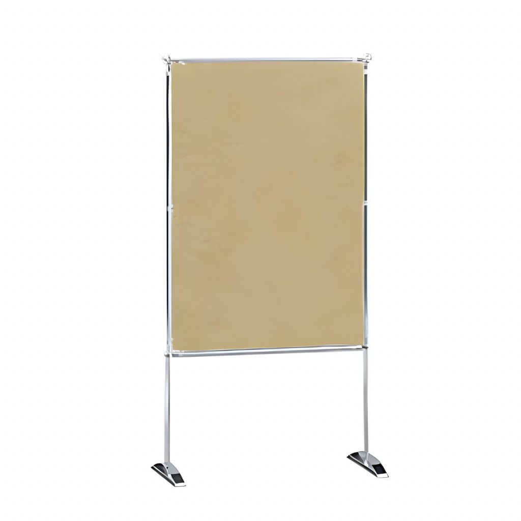 Eine leere, beigefarbene Metaplanwand steht auf einem Metallgestell mit zwei Beinen, optimal für Stellwände mieten