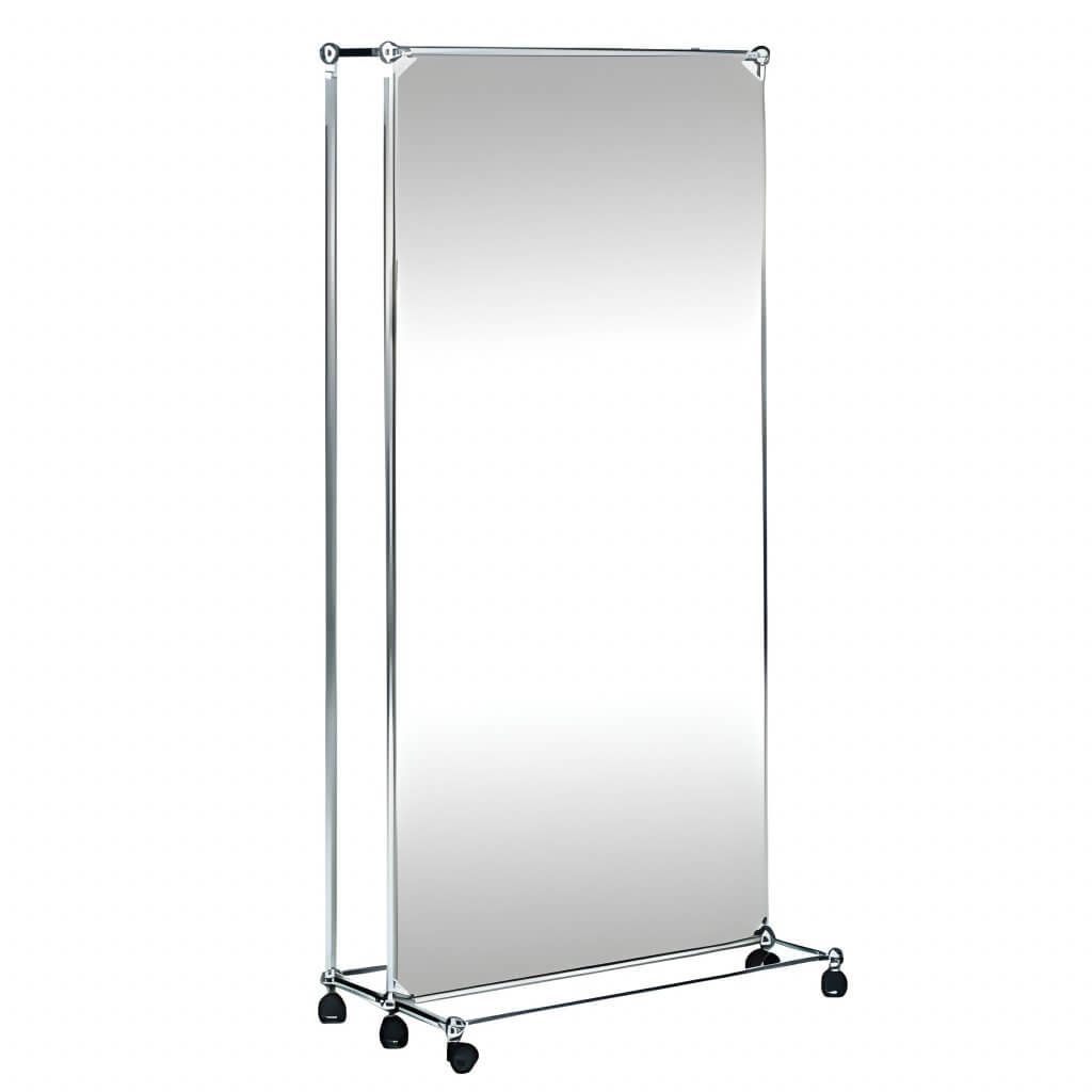Ein rechteckiger, bodenlanger Spiegel im Metallrahmen auf Rollen, ideal als Accessoire für Veranstaltungen zu mieten