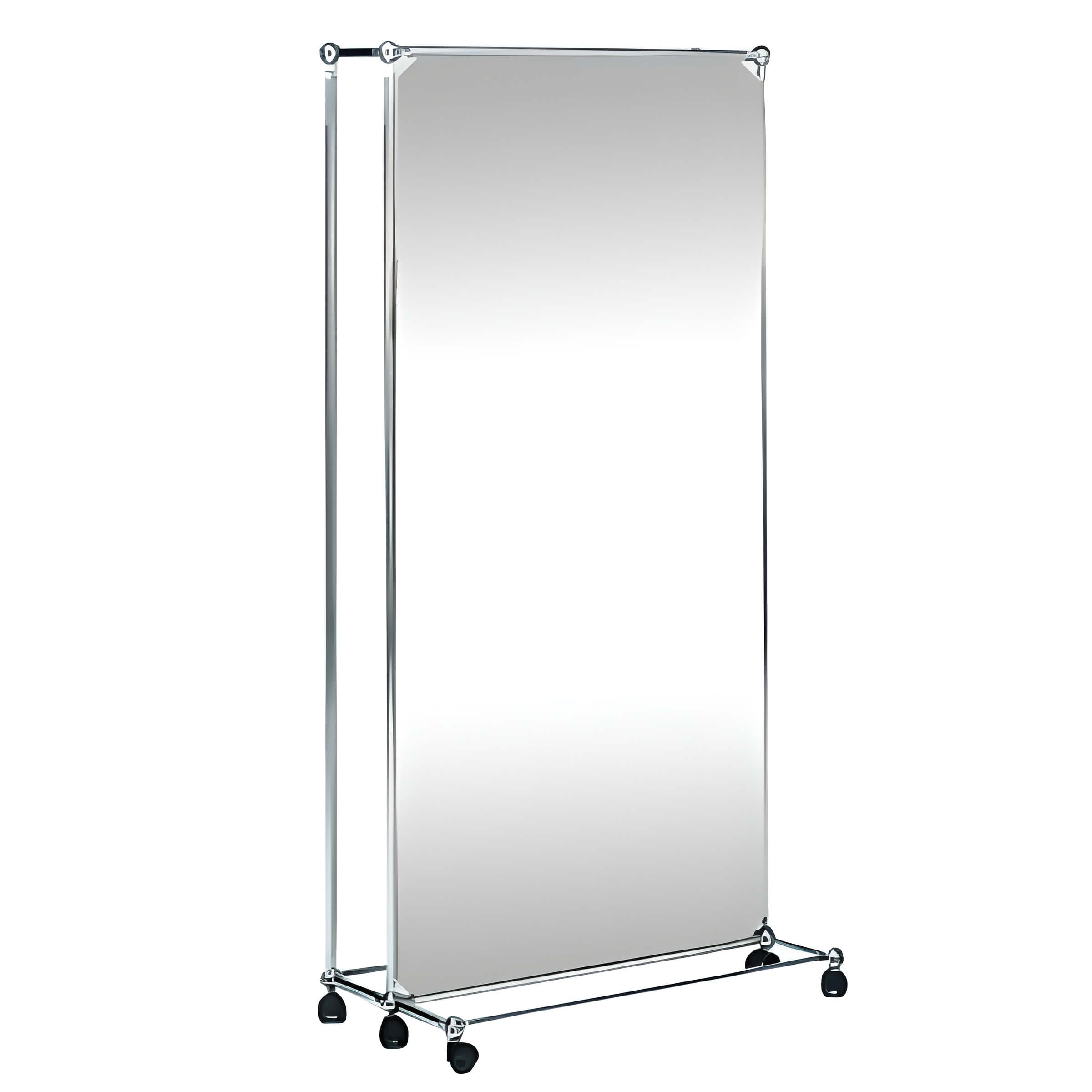 Ein rechteckiger, bodenlanger Spiegel im Metallrahmen auf Rollen, ideal als Accessoire für Veranstaltungen zu mieten