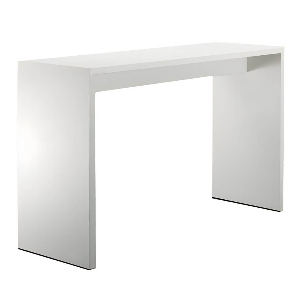 Minimalistischer weißer rechteckiger Stehtisch mit klaren Linien und glatter Oberfläche, passend um Stehtische zu mieten für Ihr Event