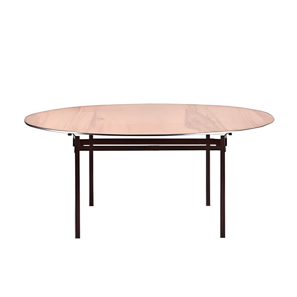 Ovaler Glastisch mit dunklen Metallbeinen und minimalistischem, modernem Design - ideal zum Sitztische mieten