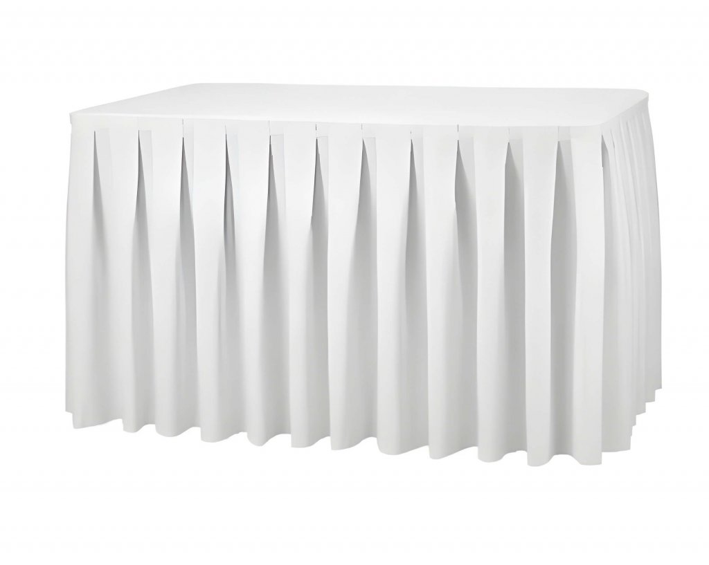 Ein rechteckiger Tisch mit sauber gefaltetem weißem Tischskirt, ideal für Skirtings mieten oder Biertischhussen-Sets Veranstaltungen