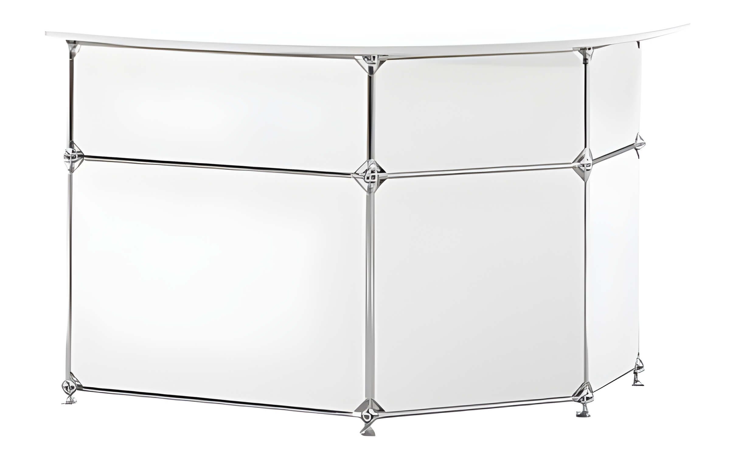 Eine moderne, weiße Empfangstheke mit geschwungener Form und Chromkanten, perfekt geeignet zum Theken mieten oder Pulte mieten