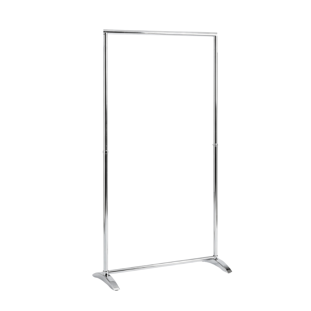 Ein MERO-STYLE freistehender Metallkleiderständer mit rechteckigem Rahmen und flachen Füßen vor weißem Hintergrund
